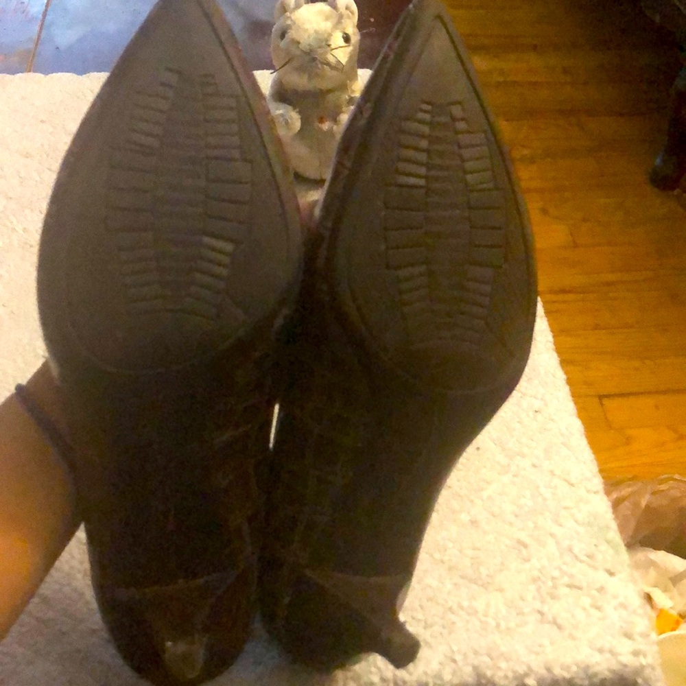 Heels - Picture 3 of 3